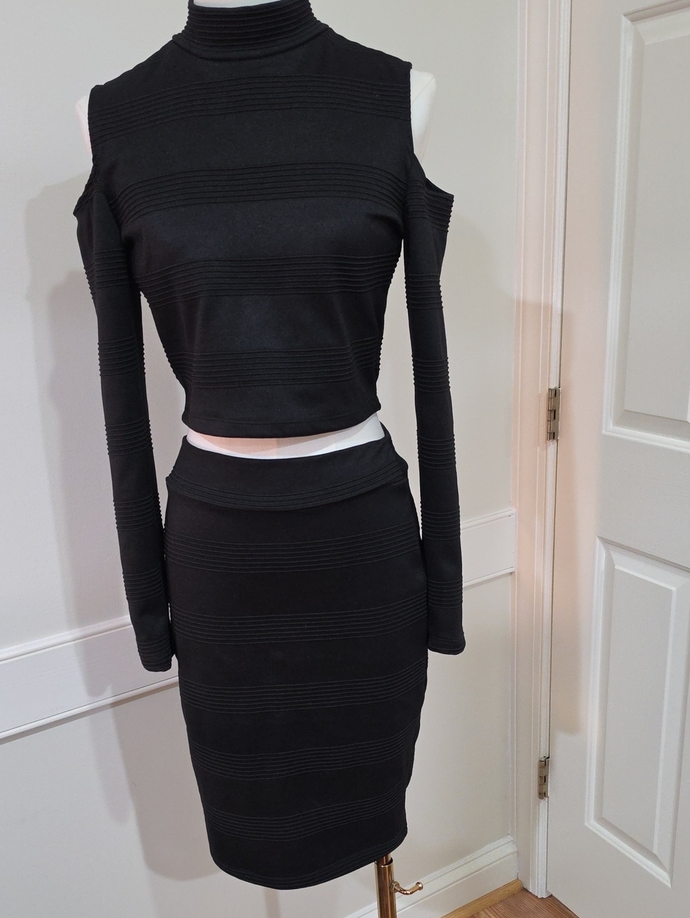 Three Pink Hearts Black Ribbed Cold-Shoulder Pencil Skirt Set - Size M